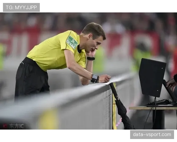 判罚争议中的裁判判定逻辑及VAR介入规则详解